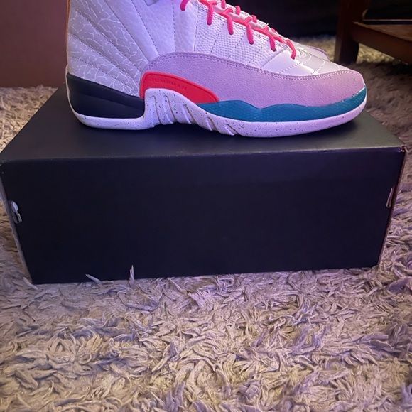 GRADE SCHOOL AIR JORDAN 12 RETRO Size 5.5Youth. 5.5 Men’s/7 Women’s - Picture 2 of 5